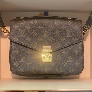 Louis Vuitton Pochette Métis